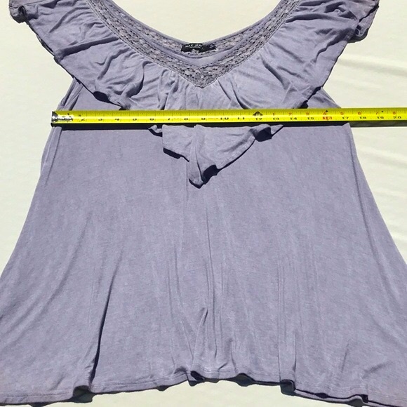 Max Jeans Blue Ruffled Double V Neckline Swing Top Size Medium - Picture 13 of 15